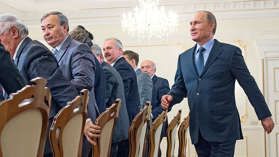 Президент России Владимир Путин показал себя гарантом Конституции не только перед началом вчерашней встречи, но и после ее окончания (за кадром)