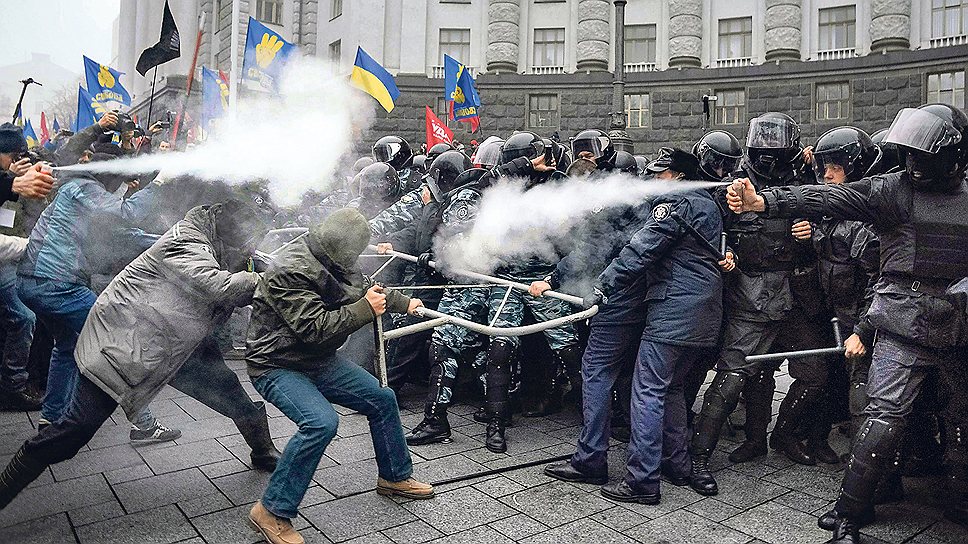 Битва за евроинтеграцию на улицах Киева все больше напоминает революцию