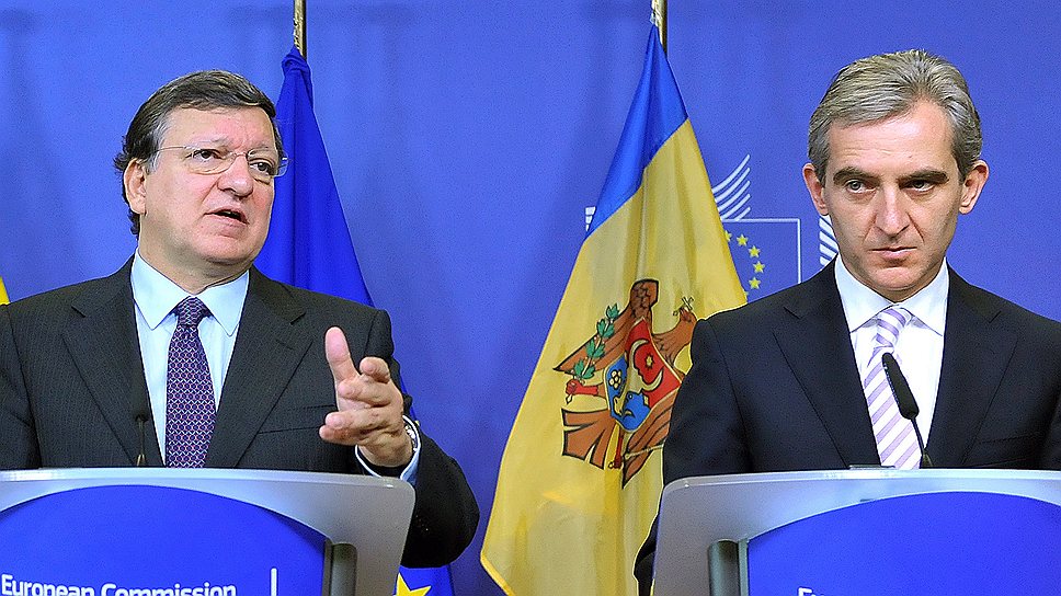 Глава Еврокомиссии Жозе Мануэл Баррозу (слева) заранее поведал о планах по отмене виз премьеру Молдавии Юрие Лянкэ