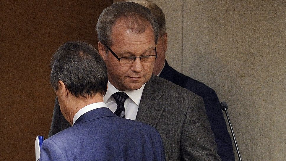 Полномочный представитель президента РФ в Госдуме Гарри Минх объяснил депутатам, почему они должны вернуть прежний порядок возбуждения уголовных дел по налогам