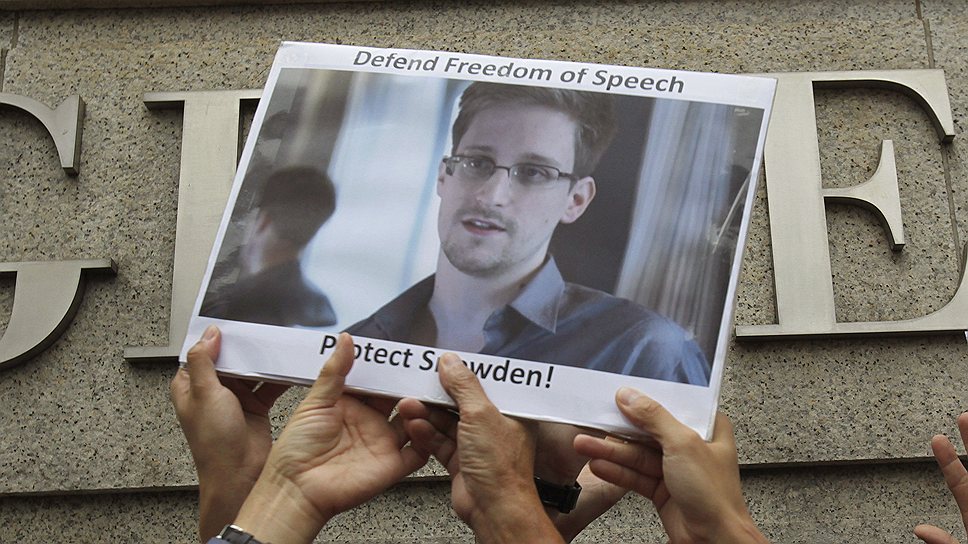 В США Эдварда Сноудена обвинили в госизмене, в мире многие считают его героем 