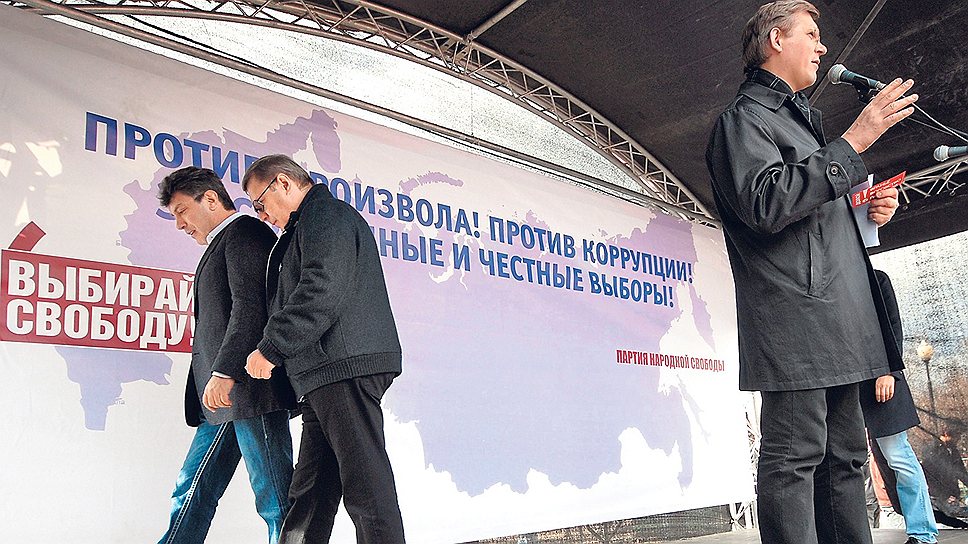 Борис Немцов и Михаил Касьянов (слева) попытаются избежать партийного 
&amp;quot;развода&amp;quot; с Владимиром Рыжковым (справа)