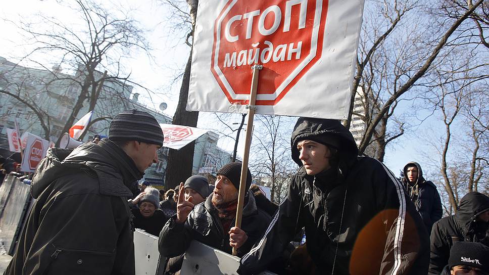 Чтобы остановить распространение протестных настроений по всей стране, сторонники президента Януковича объявили всеобщую мобилизацию