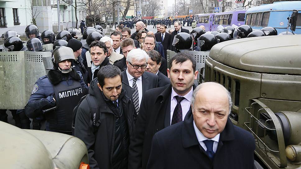 Главы европейских дипломатий вели переговоры в Киеве в условиях, когда и власть, и лидеры оппозиции теряют контроль над ситуацией