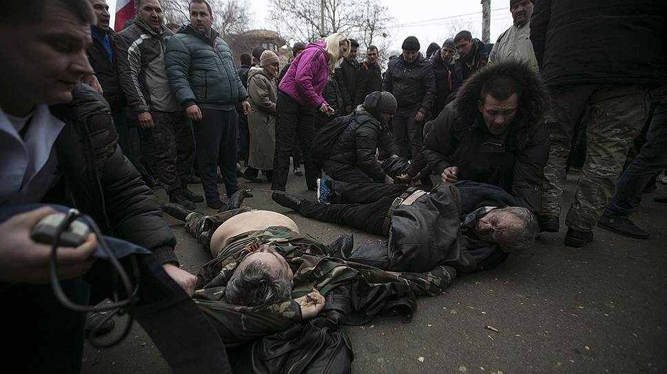 Итогом двух митингов у стен парламента Крыма стали несколько пострадавших