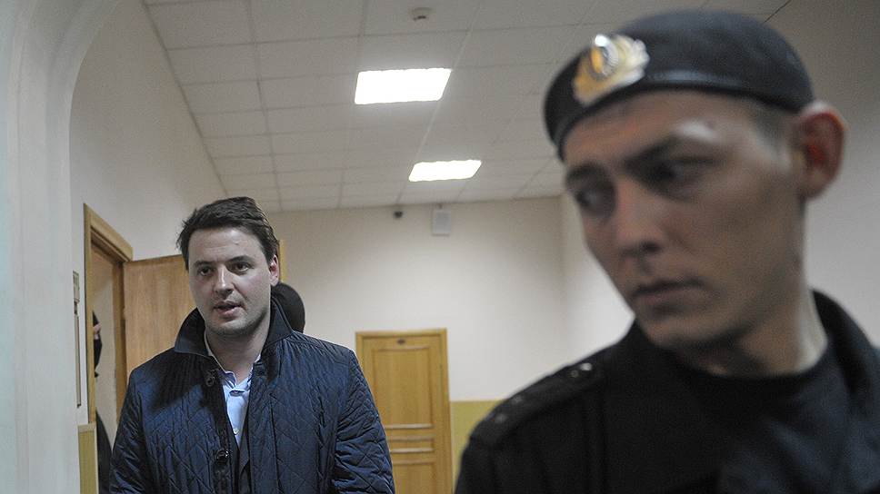 Арестованный на два месяца генерал Колесников (слева) считает, что теперь коррупционеры могут спать спокойно