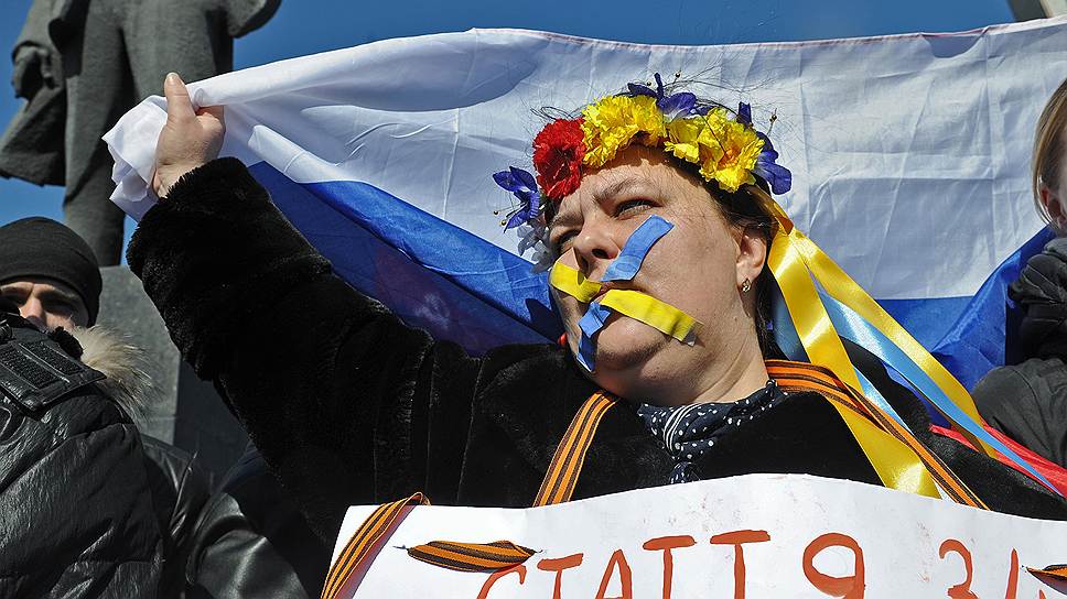 Донецк. Митинг за проведение местного референдума по статусу Донбасса прошел на площади Ленина