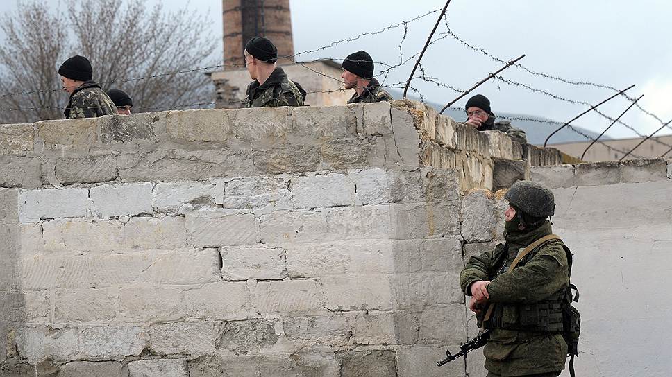 Украинская база в поселке Перевальное надежно заблокирована &quot;вежливыми военными&quot;