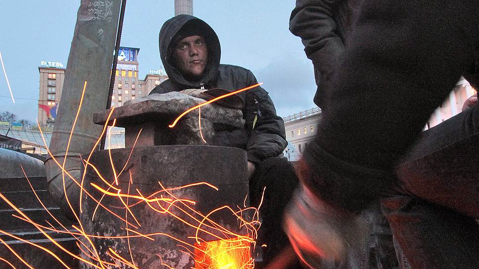 Киев. Евромайдан. Протестующие на Майдане Незалежности (площадь Независимости).