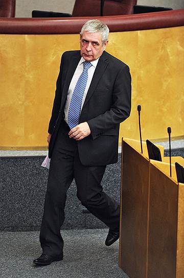 Заместитель министра финансов РФ Сергей Шаталов предлагает поднять сборы в бюджет не ростом ставок налогов, а сокращением возможности их недоплачивать 