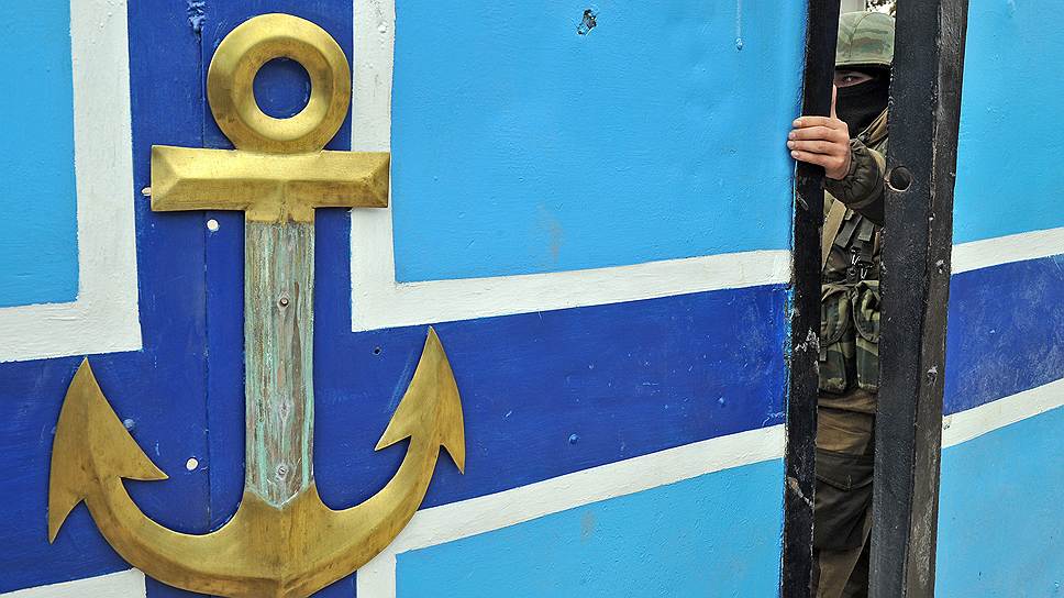 Вслед за штабом ВМС в Севастополе украинские военные покинут и весь Крым