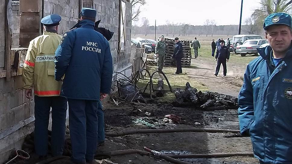 Место пожара в реабилитационном центре для наркозависимых в селе Озеро-Красилово в Косихинском районе Алтайского края