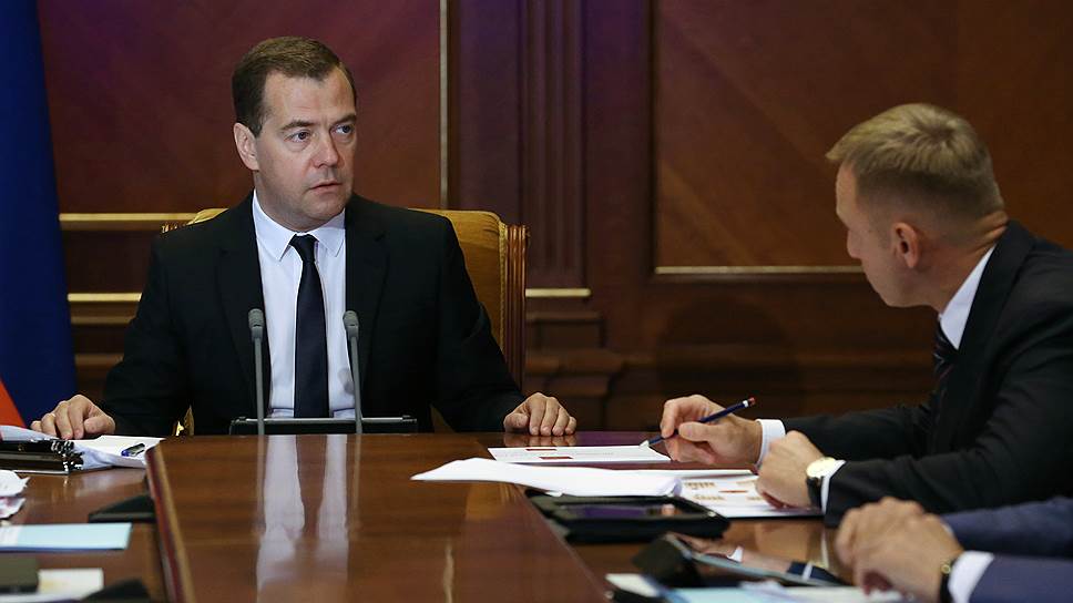 Как Дмитрию Медведеву доложили о подготовке к школьным экзаменам