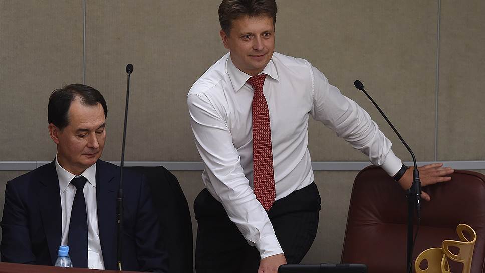 Заместитель министра транспорта России Валерий Окулов (слева) и министр транспорта России Максим Соколов (справа) 