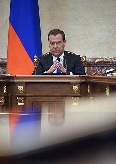 Премьер-министр Дмитрий Медведев вновь убедился: возможности госструктур в расходовании бюджета теоретически не ограничены
