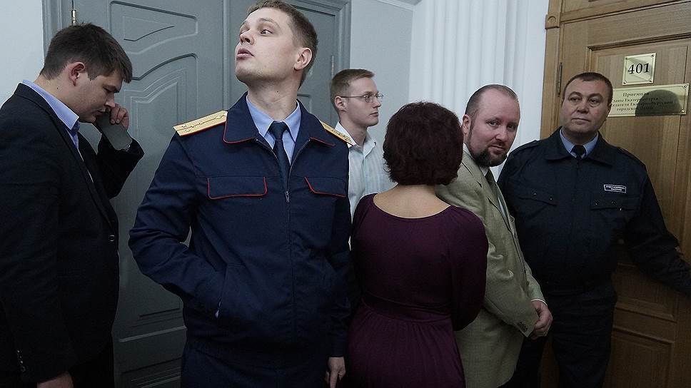 Обыски в кабинетах главы Екатеринбурга Евгения Ройзмана и депутата гордумы Олега Кинева продолжались несколько часов