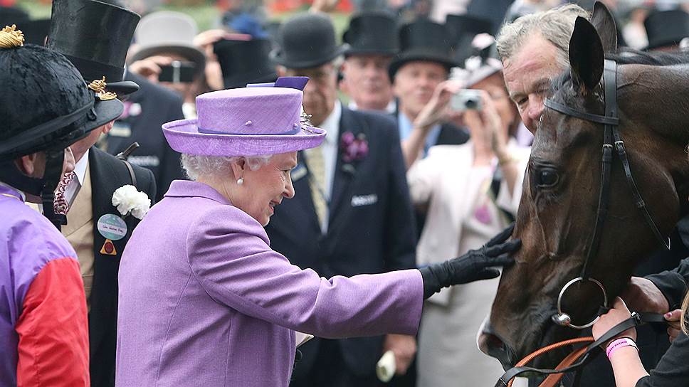 Елизавета II стала первым британским монархом, лошадь которого выиграла престижнейшие скачки Royal Ascot, проводящиеся с 1711 года 