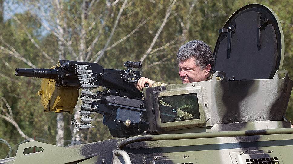 Президент Петр Порошенко пришел на помощь украинским военным, объяснив их последние неудачи на востоке