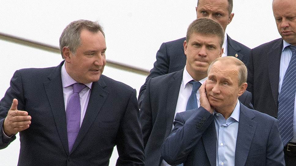 Три дня назад на космодроме Восточный Владимиру Путину пришлось принять нелегкое решение по проекту российской сверхтяжелой космической ракеты. Теперь ему, а не Дмитрию Рогозину (слева) придется принимать решения по всем ракетам
