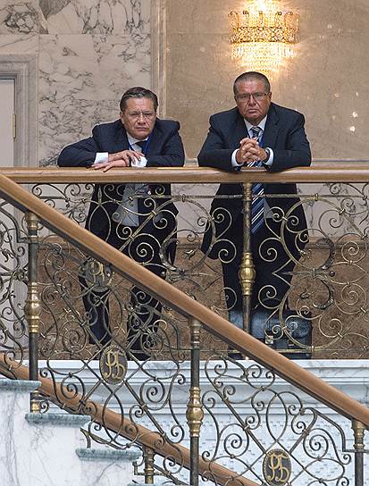 Заместитель главы Минэкономики Алексей Лихачев (слева) и его руководитель Алексей Улюкаев (справа) уговорили Украину еще немного подождать с финалом евроинтеграции
