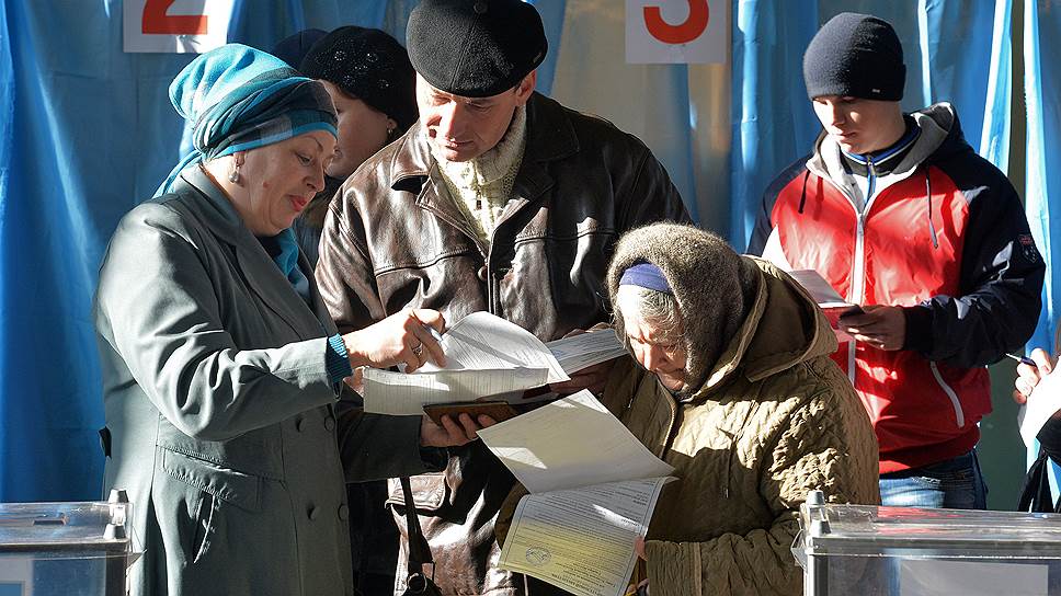 Выборы в органы власти самопровозглашенной Луганской Народной Республики (ЛНР). Голосование на избирательном участке