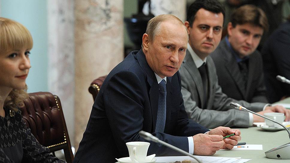 Владимир Путин разъяснил молодым историкам, что «история — это наука»