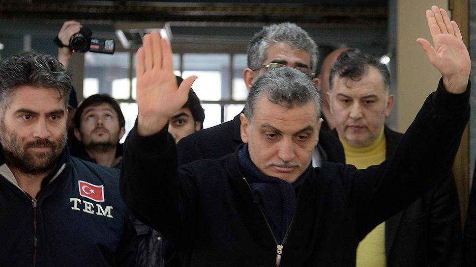 Среди арестованных турецкими властями — представители оппозиционных СМИ: газеты Zaman и телеканала Samanyolu