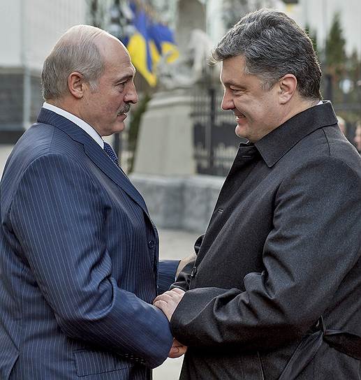 Президент Белоруссии Александр Лукашенко заверил своего украинского коллегу Петра Порошенко, что Минск будет и впредь делать для него все, что тот попросит