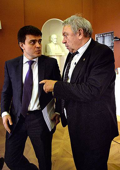 Вчера глава ФАНО Михаил Котюков (слева) и президент РАН Владимир Фортов сошлись во мнении, что причиненный библиотеке ущерб науке неизвестен