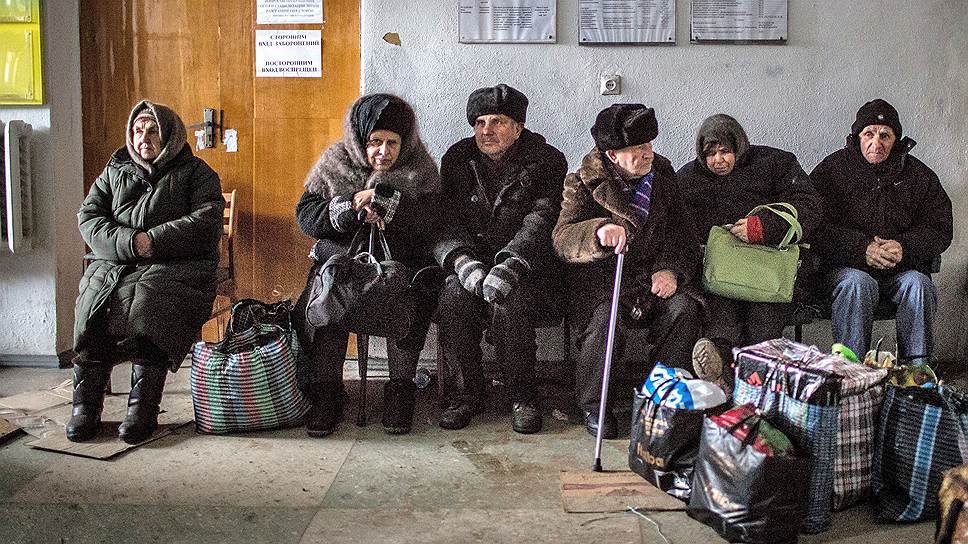 Глава Специальной мониторинговой миссии ОБСЕ Ивица Дачич призывает стороны конфликта на Донбассе установить перемирие в районе Дебальцево хотя бы на три дня, для вывода мирных граждан из-под обстрелов
