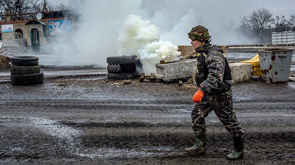 Через российских коллег украинские военные договариваются с представителями самопровозглашенных республик о временном приостановлении огня, когда надо вывезти мирных жителей или для иных гуманитарных миссий