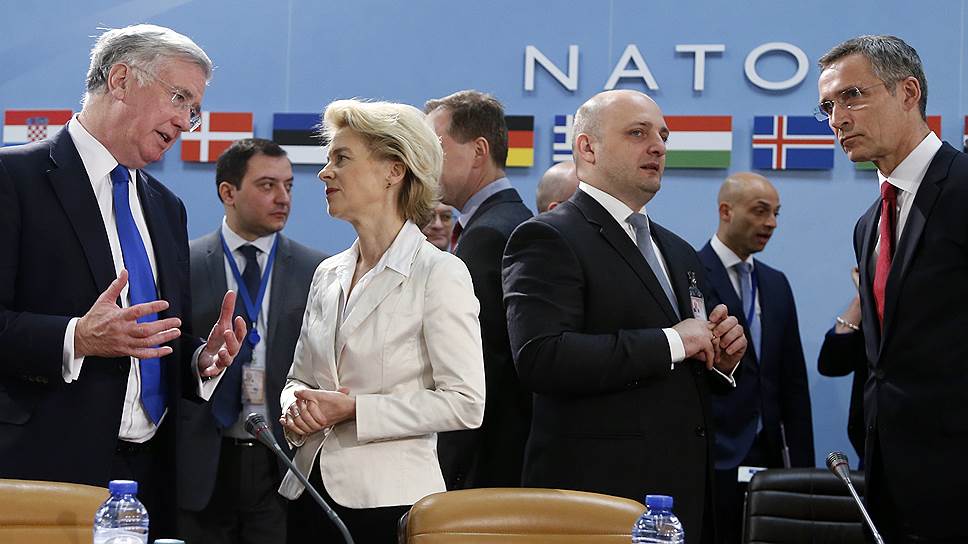 Министры НАТО осудили Россию со всех сторон