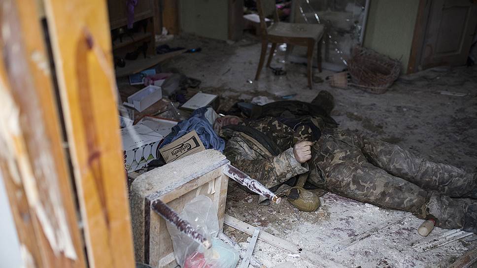 Обстановка в городе Углегорск Донецкой области. Погибший солдат вооруженных сил Украины (ВСУ)