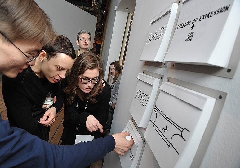 На выставке «Грамматика свободы» в музее «Гараж» можно совершенно свободно обзавестись остроумными рисунками Дана Пержовски на заявленную тему