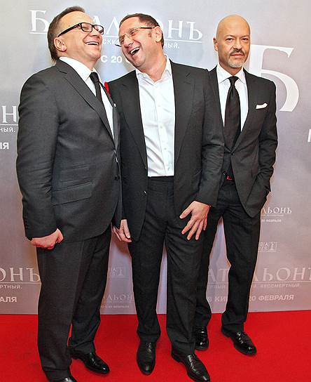 Как и продюсеры «Батальона» Игорь Угольников (на фото слева) и Федор Бондарчук (справа), Вячеслав Муругов (в центре) сделал ставку на черно-белое