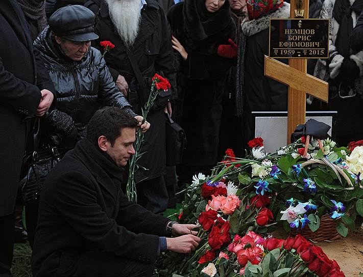 Похороны сопредседателя партии &amp;quot;РПР-Парнас&amp;quot; Бориса Немцова на Троекуровском кладбище. Член бюро движения &amp;quot;Солидарность&amp;quot; Илья Яшин во время церемонии прощания