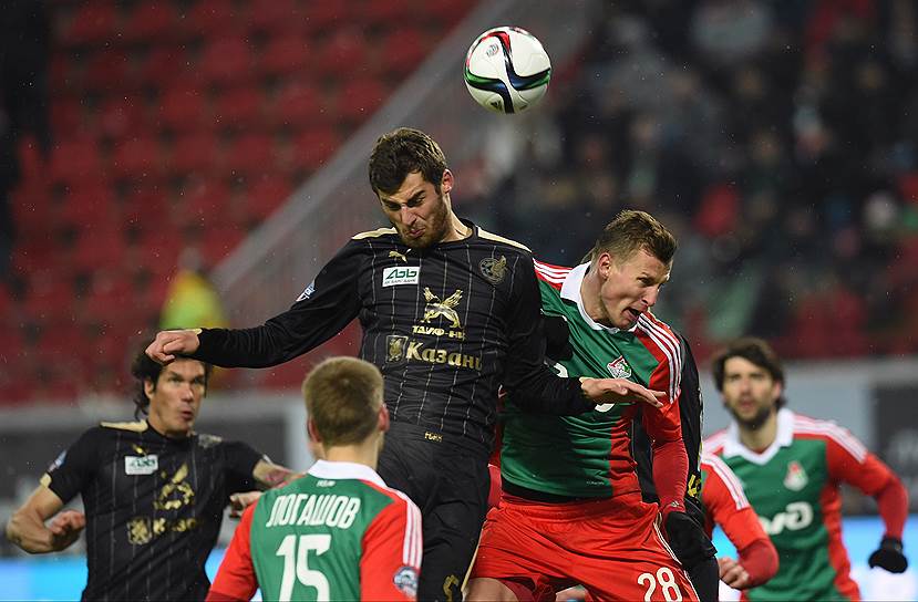 Матч «Локомотива» (в красно-зеленой форме) с «Рубином» изобиловал напряженной борьбой, но не забитыми голами