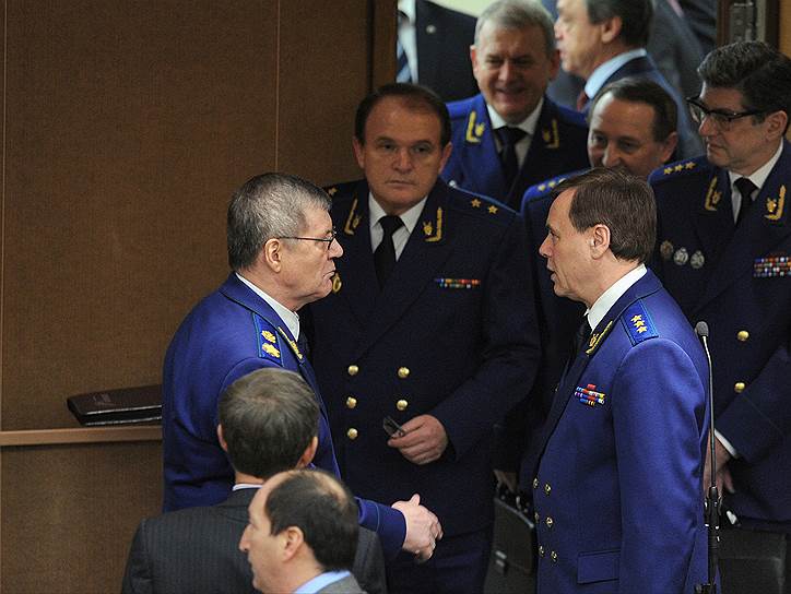 Генеральный прокурор России Юрий Чайка (слева) и его первый заместитель Александр Буксман (справа)