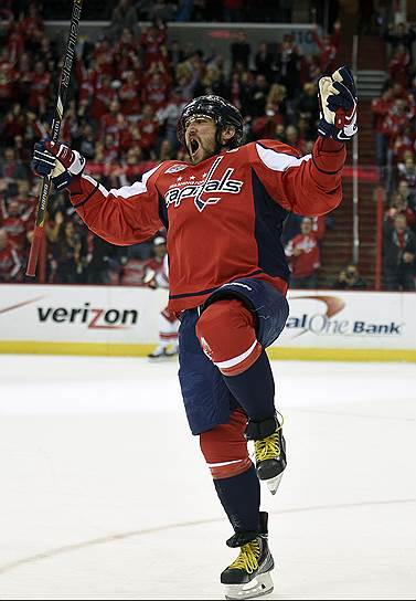 Александр Овечкин стал шестым игроком в истории НХЛ, которому удалось преодолеть рубеж 50 голов в шести регулярных чемпионатах