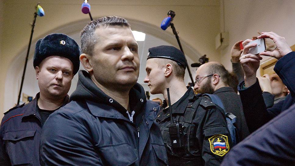 Владельца Домодедово вернули арестованным домой