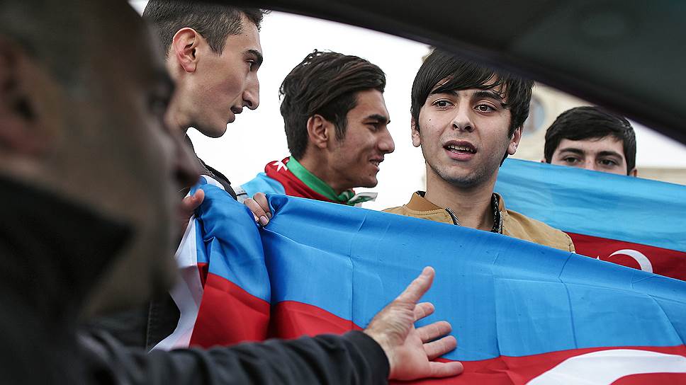 Азербайджан не берет добровольцев на войну