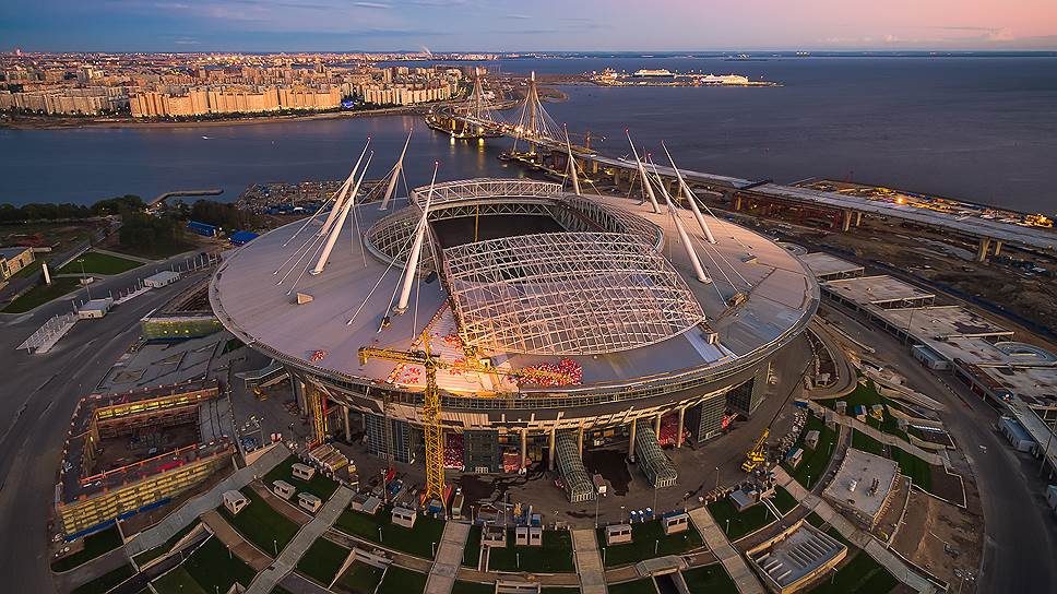 Какие претензии выдвигали друг другу застройщик стадиона и власти Санкт-Петербурга