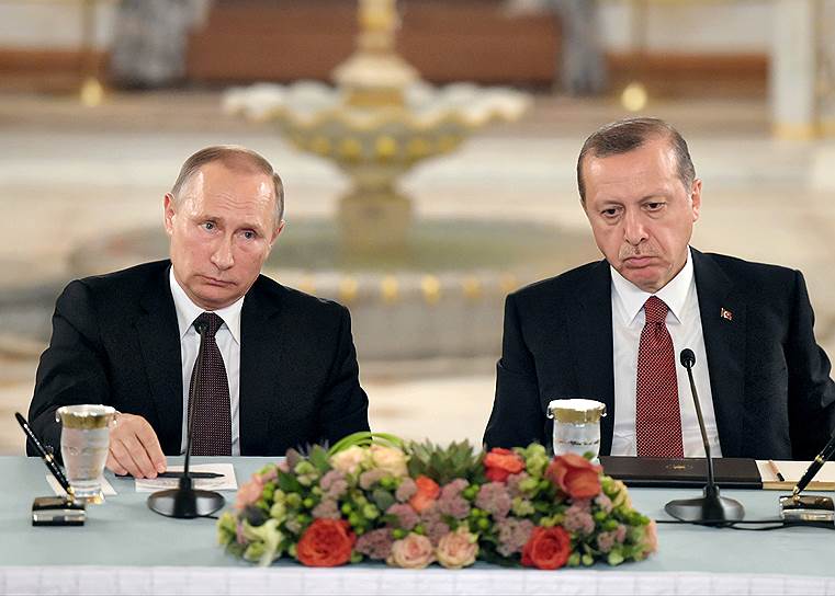 Президент России Владимир Путин (слева) и президент Турции Реджеп Эрдоган (справа) 
