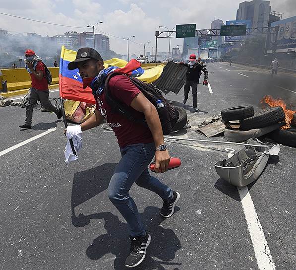 Власти Венесуэлы и оппозиция возлагают друг на друга ответственность за участившиеся в стране беспорядки