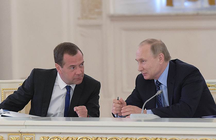 Дмитрий Медведев получил от Владимира Путина добро на временное решение проблемы аварийного жилья, пока Белый дом ищет способ наладить его переселение на постоянной основе