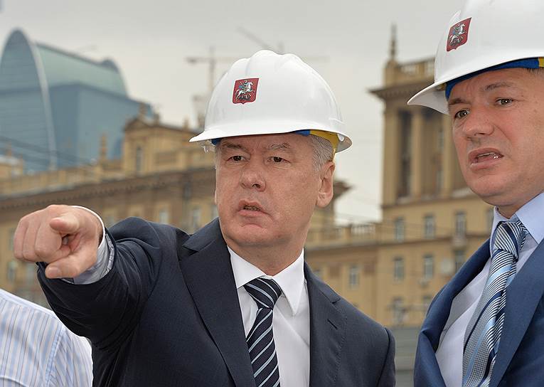 Мэр Москвы Сергей Собянин планирует реализовать программу сноса пятиэтажек на бюджетные средства, но его подчиненные уже думают о привлечении инвесторов