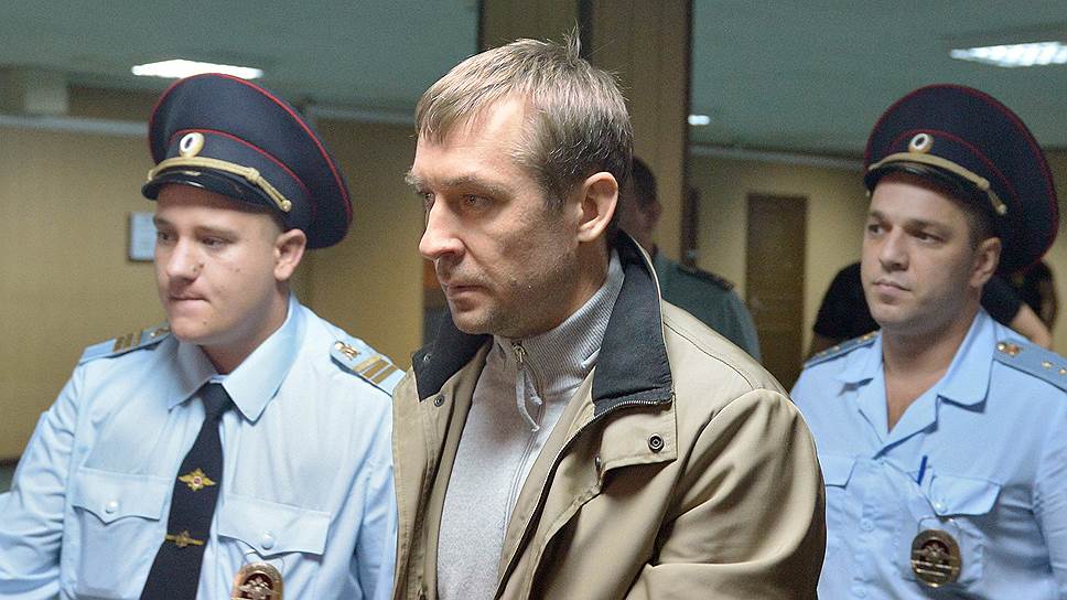 Полковник МВД Захарченко съел взятку в La Maree