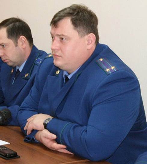 Бывший прокурор Энгельса Владимир Зубакин инкриминируемых ему взяток не признал, тем не менее суд приговорил его к длительному сроку