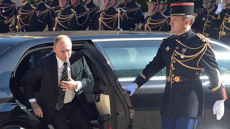 Какой повод для встречи нашелся у Владимира Путина и Эмманюэля Макрона
