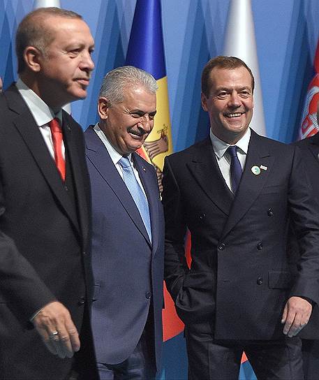 В тот день, когда премьер-министр России Дмитрий Медведев встречался с президентом Турции Реджепом Тайипом Эрдоганом, возникли новые проблемы с импортом российского продовольствия